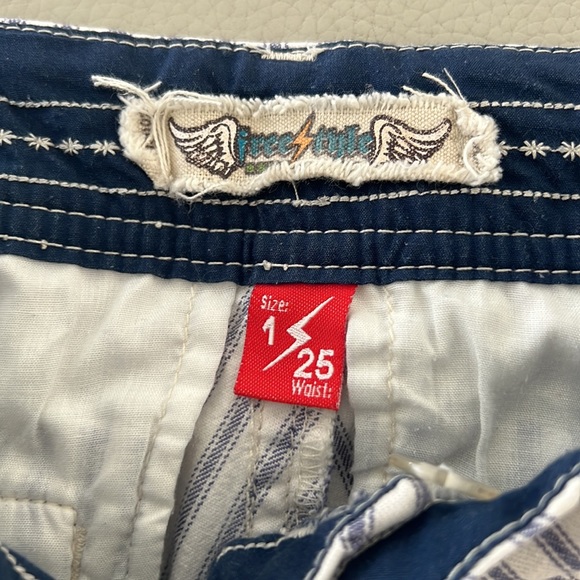 Free Style Revolution Shorts - Picture 4 of 8